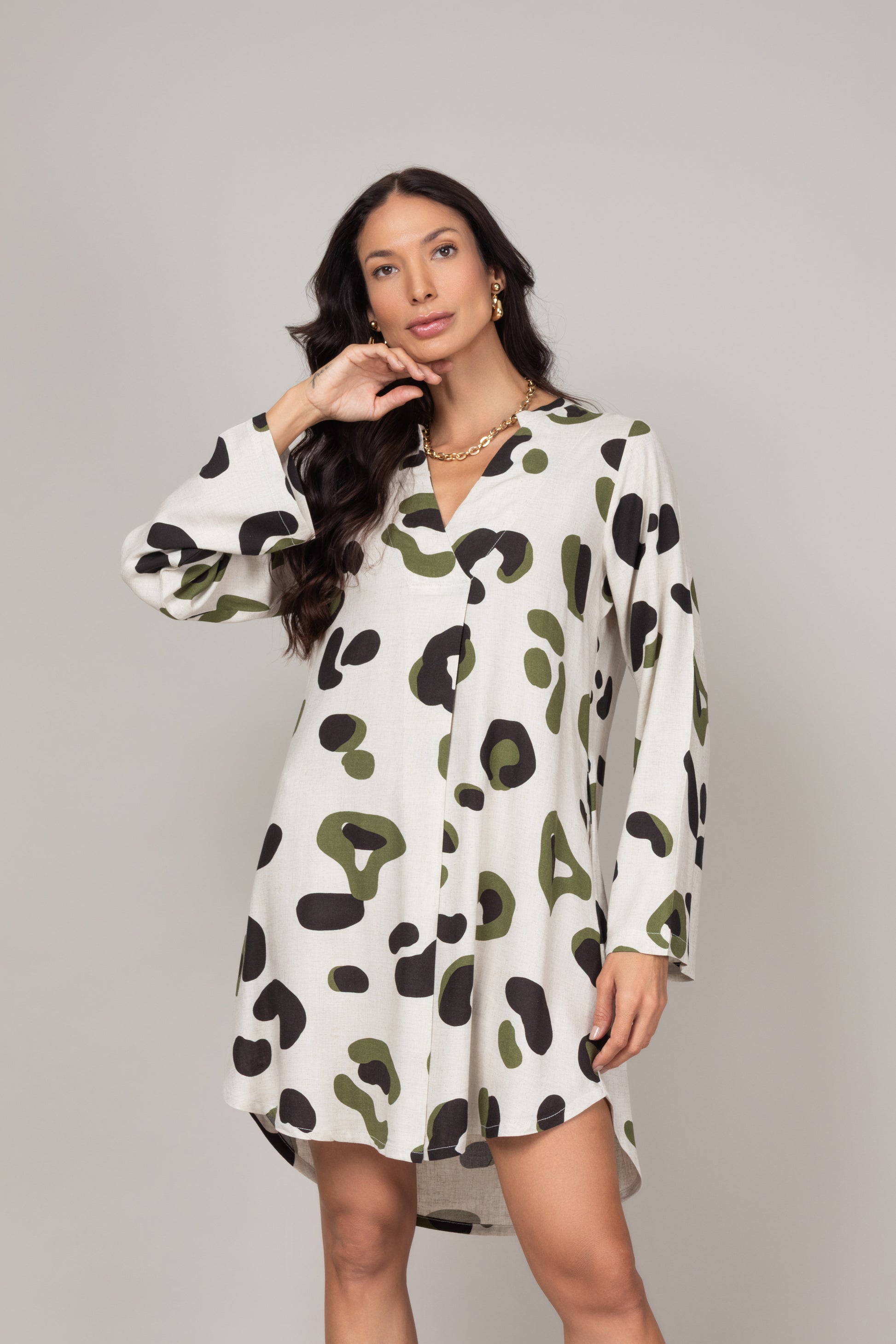 Vestido solto estampa abstrata