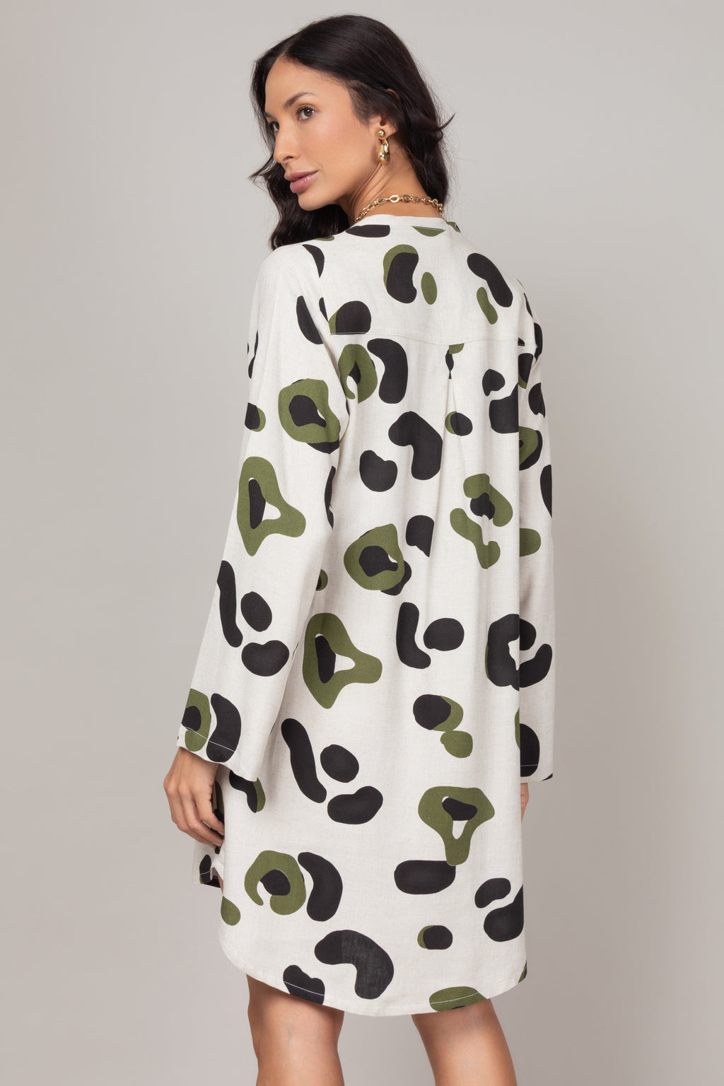Vestido solto estampa abstrata