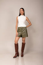 Short em couro eco