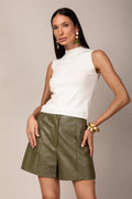 Short em couro eco