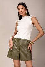 Short em couro eco