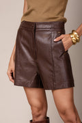 Short em couro eco