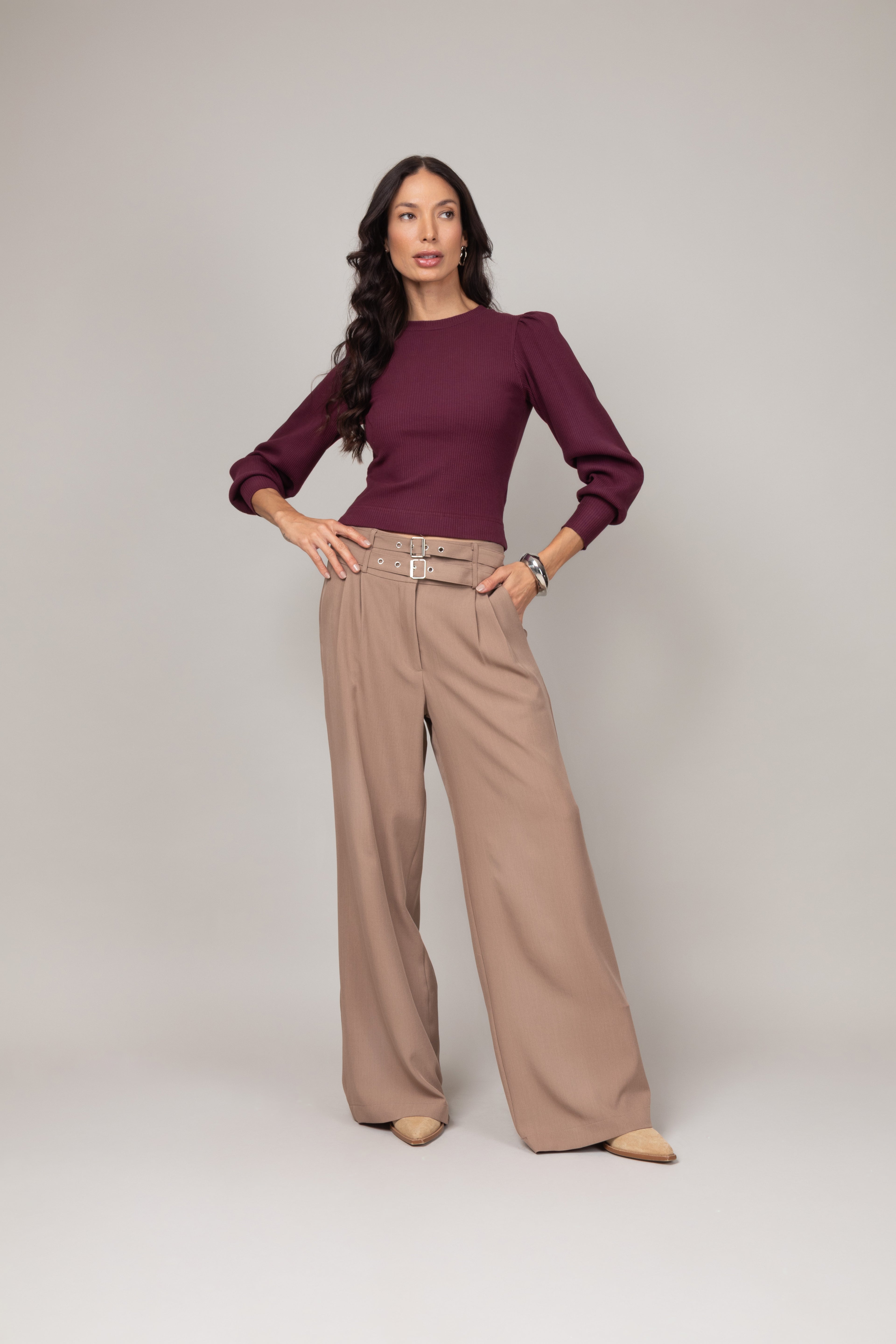 Calça pantalona elegante com cinto fino