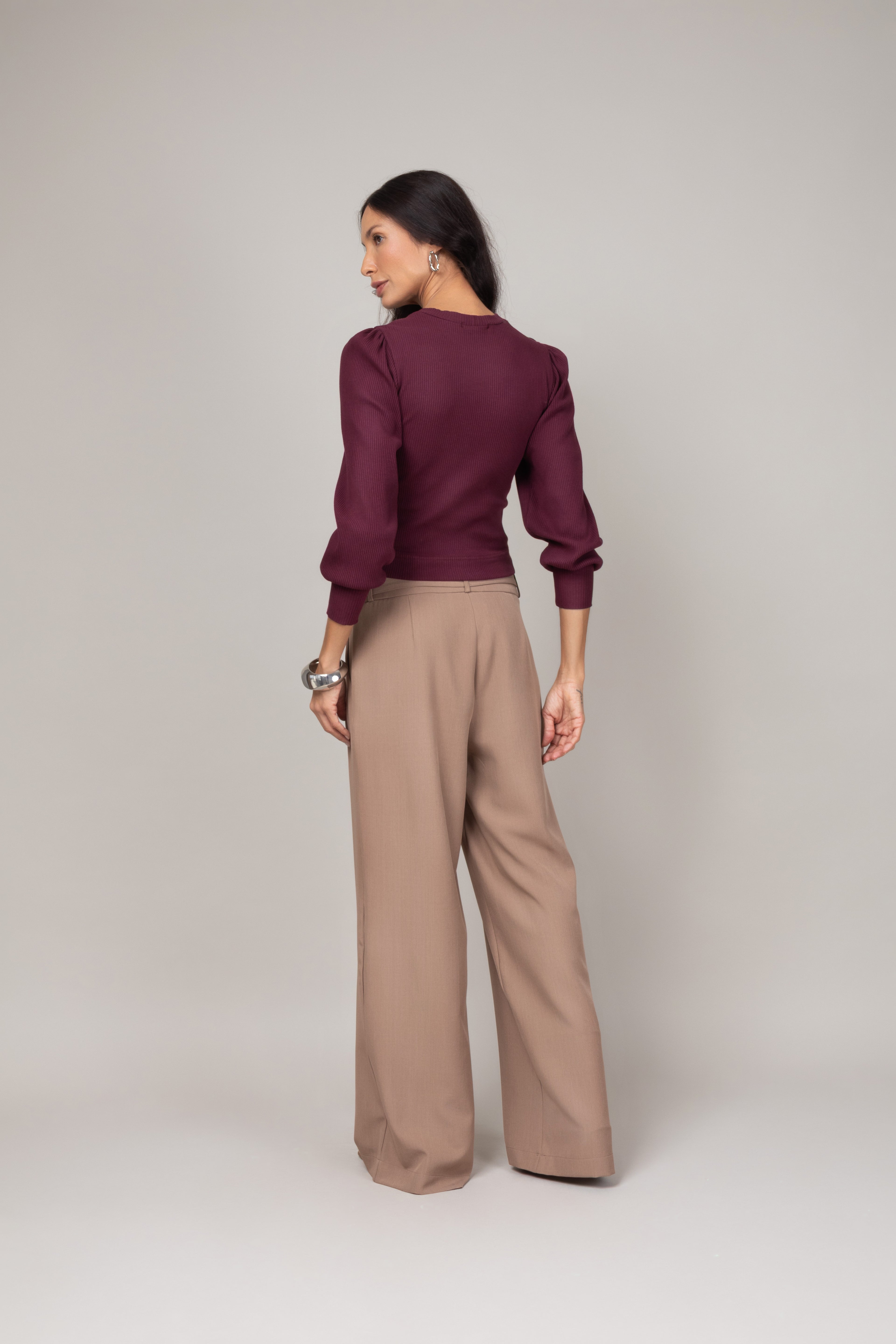Calça pantalona elegante com cinto fino