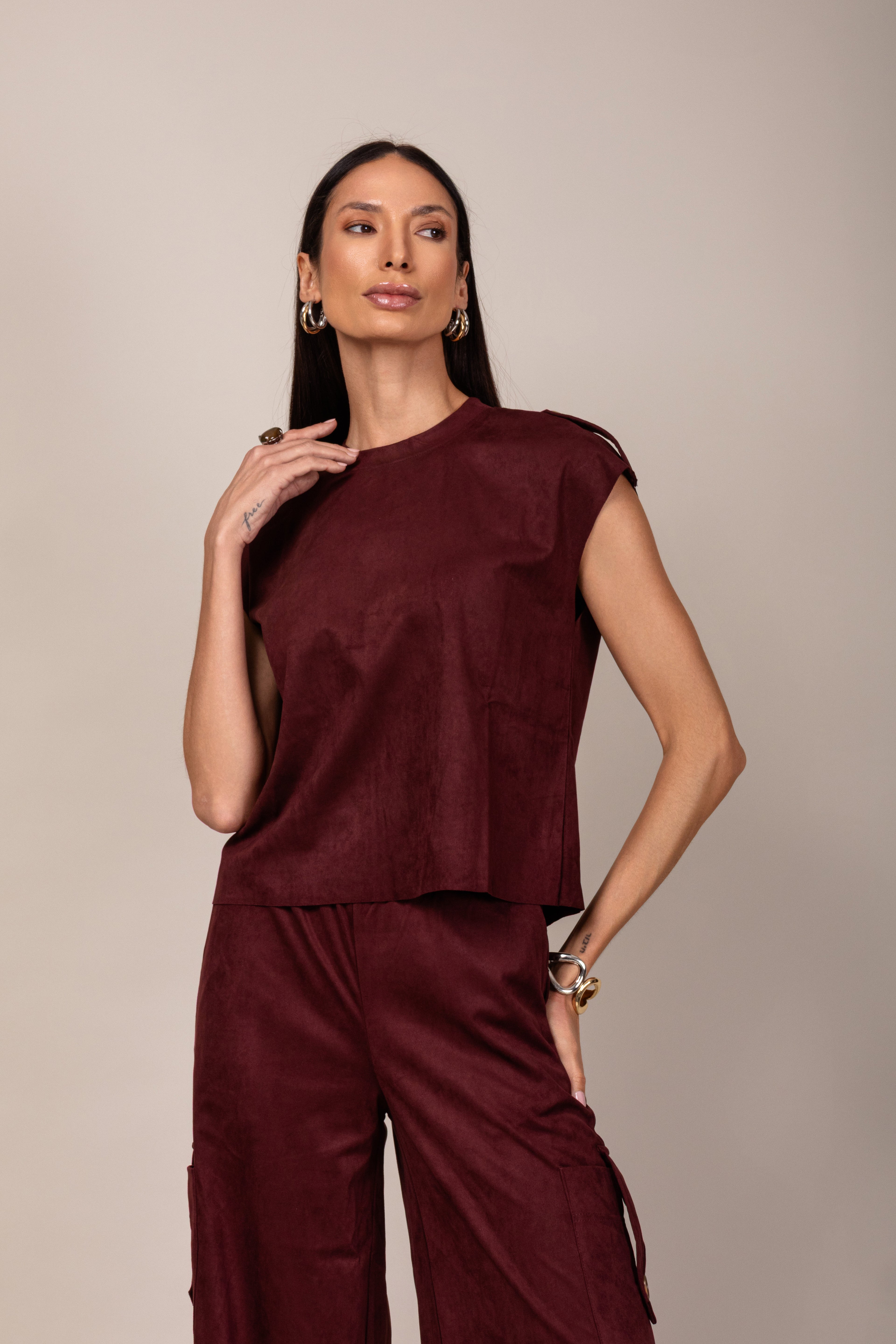 Regata com martingale em camurça