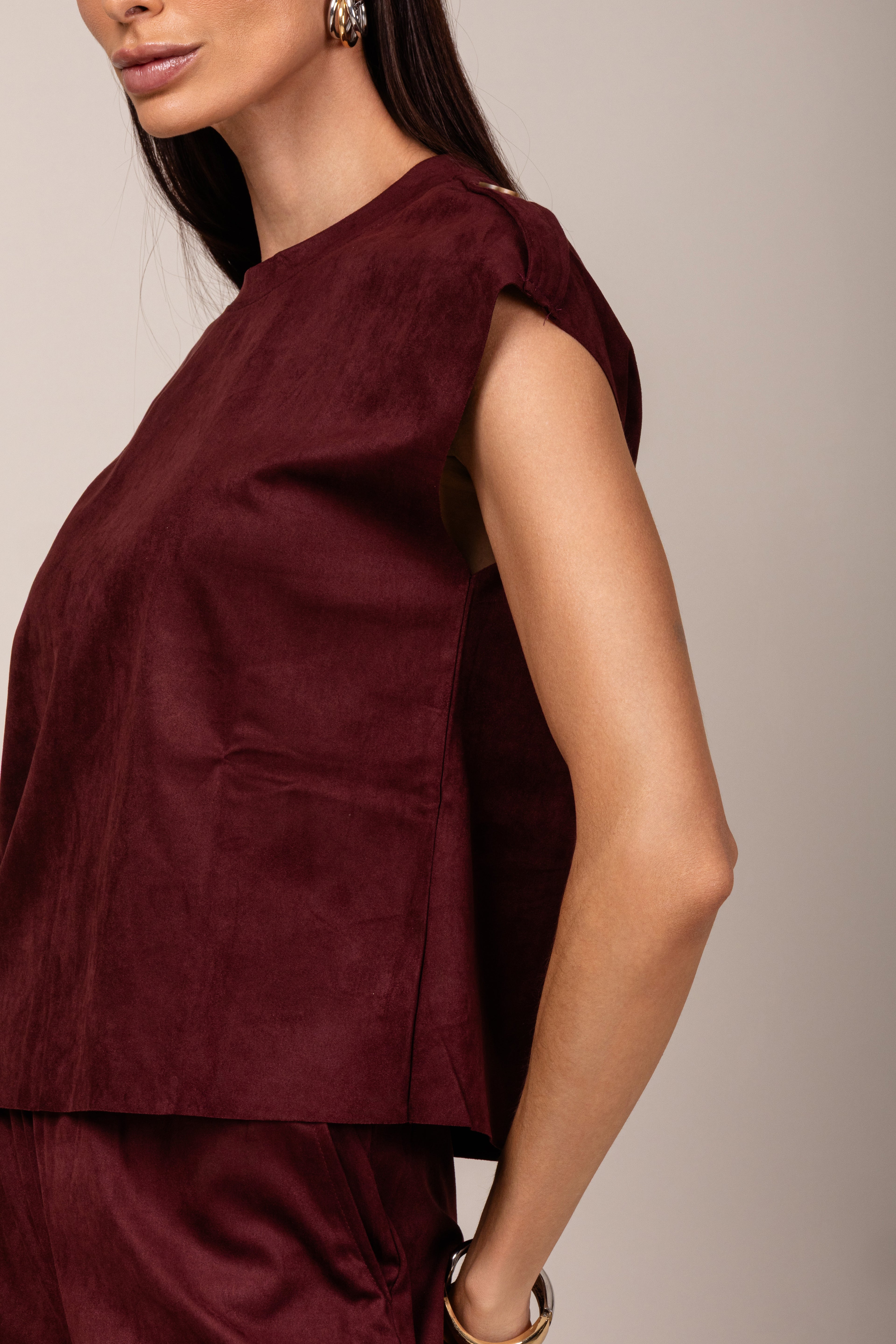 Regata com martingale em camurça