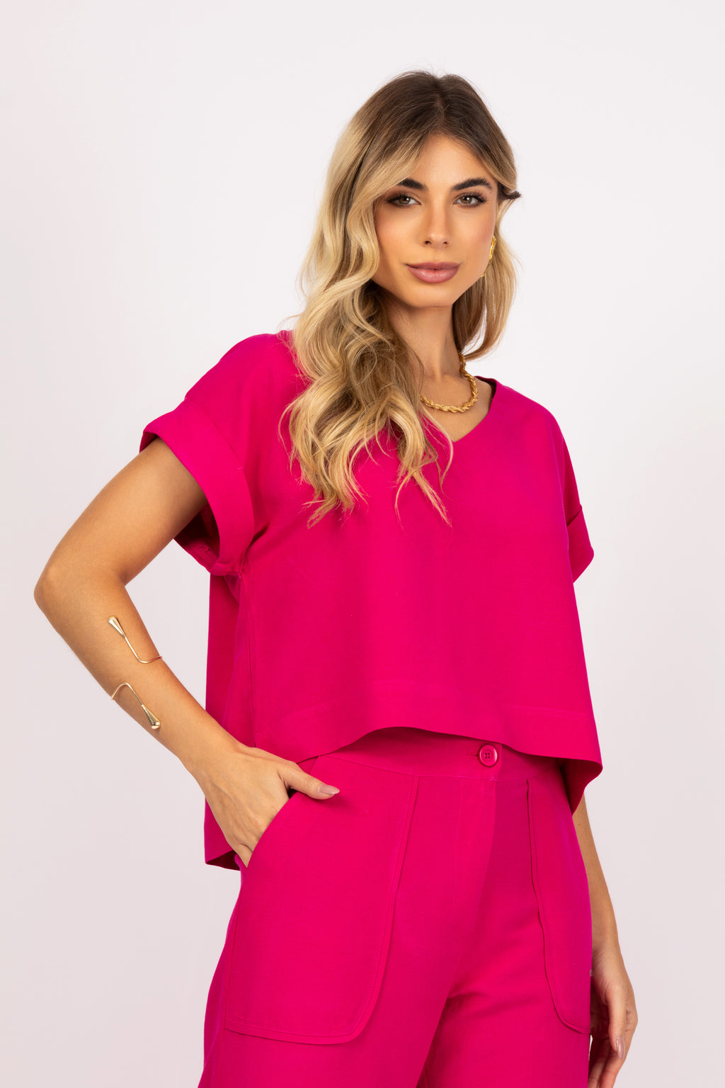 Conjunto de máxi cropped com calça