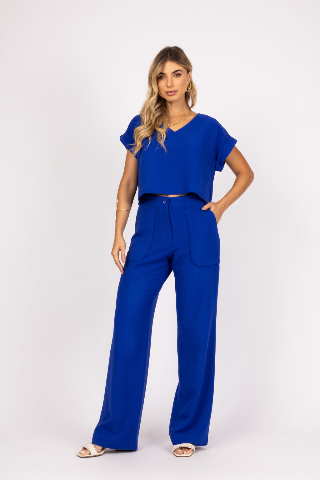 Conjunto de máxi cropped com calça