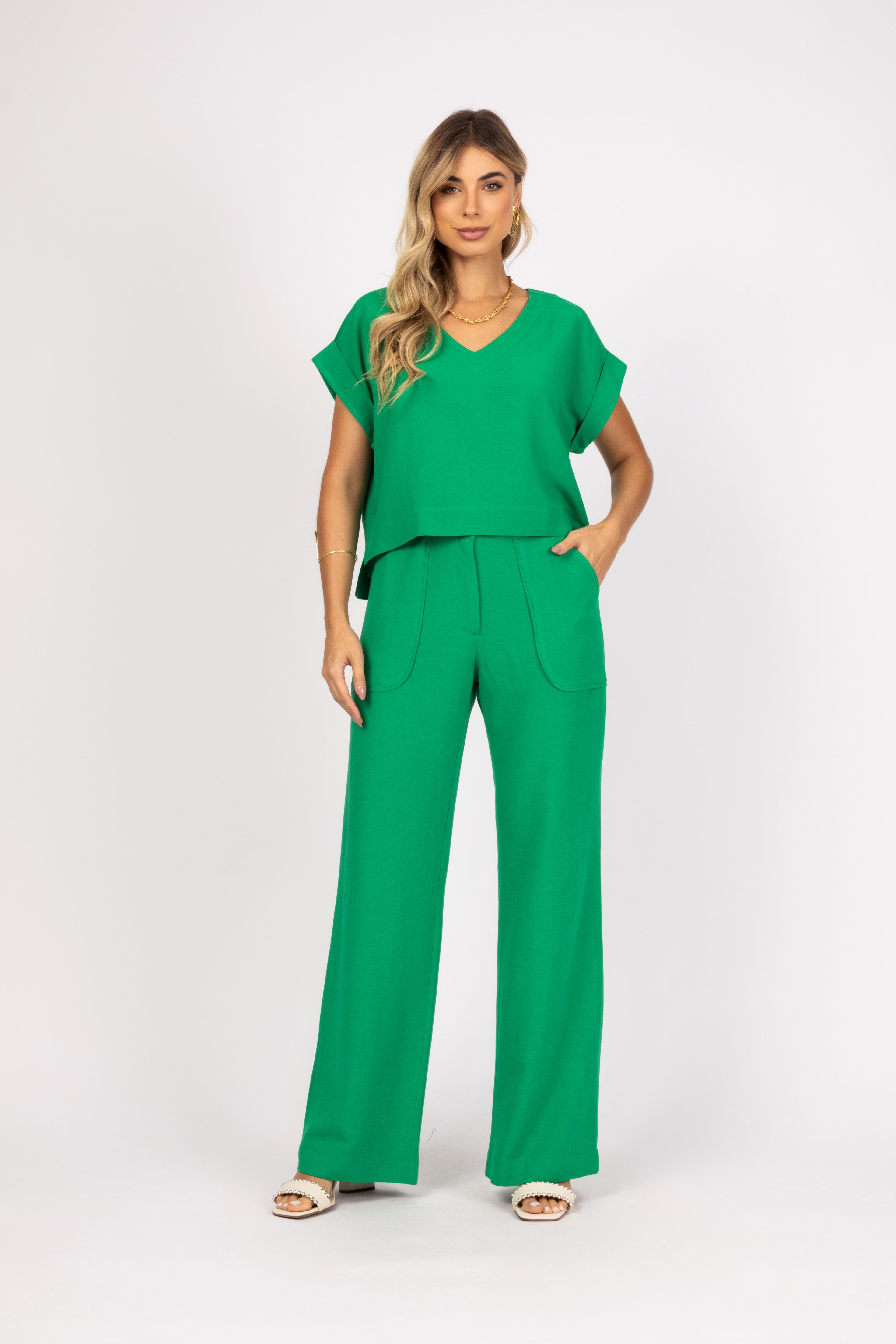 Conjunto de máxi cropped com calça