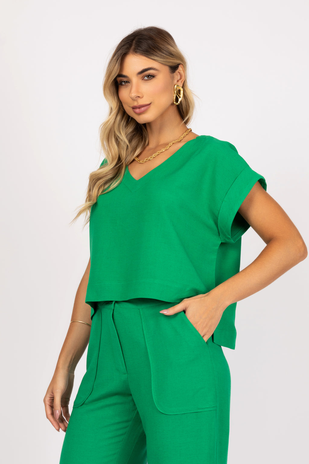 Conjunto de máxi cropped com calça