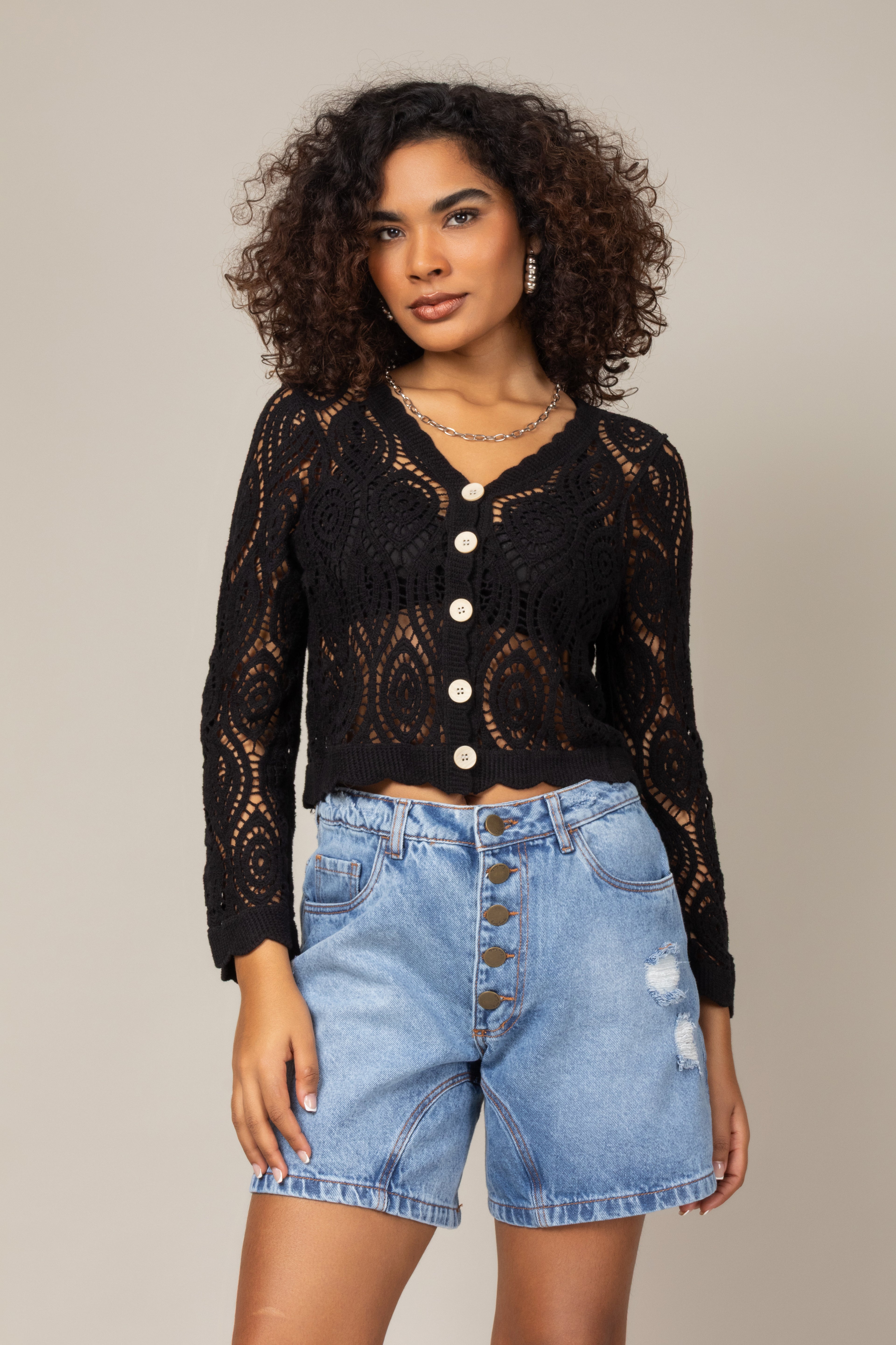 Cardigan em crochê com detalhes