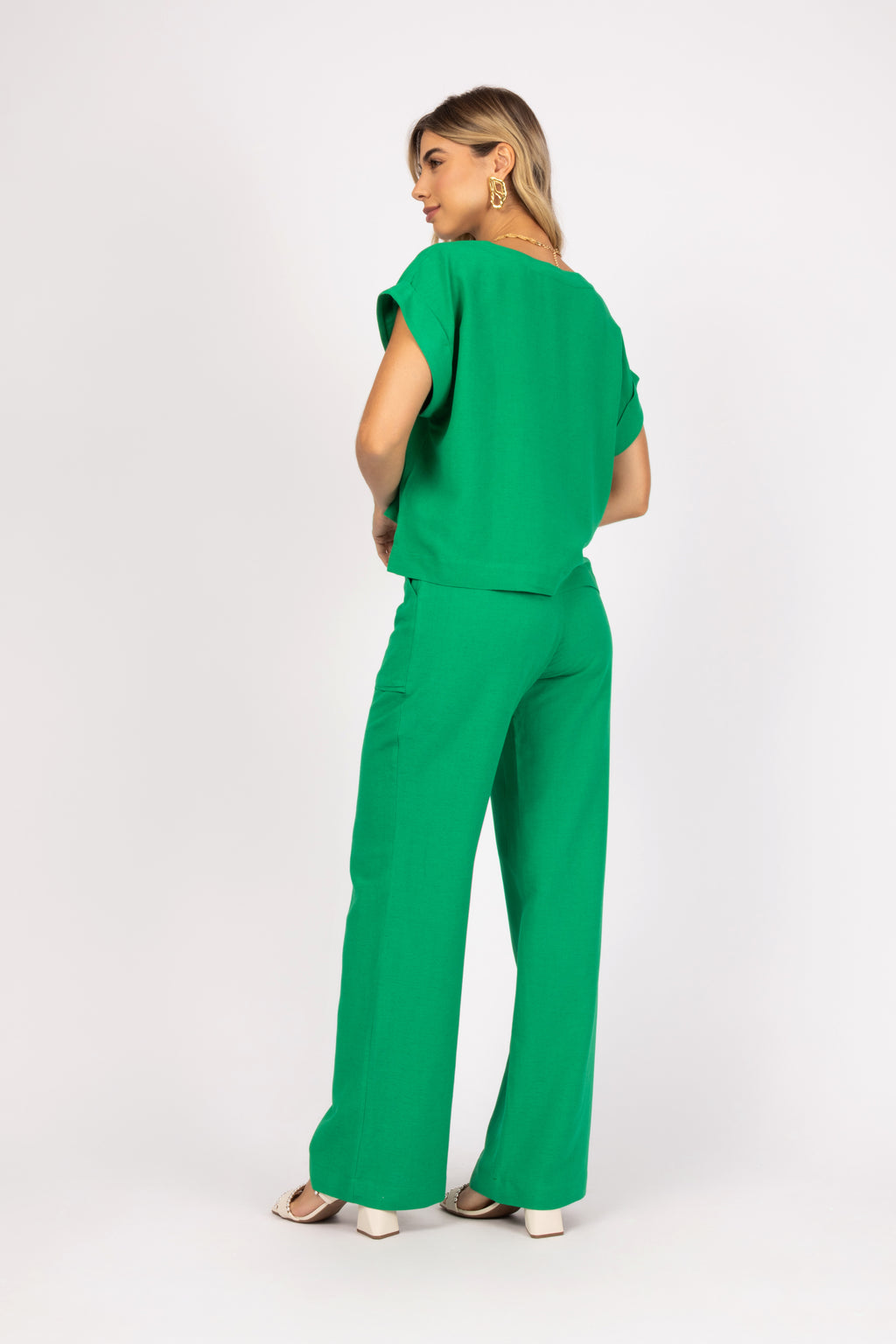 Conjunto de máxi cropped com calça