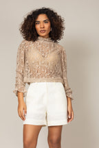 Blusa em renda com mangas bufante