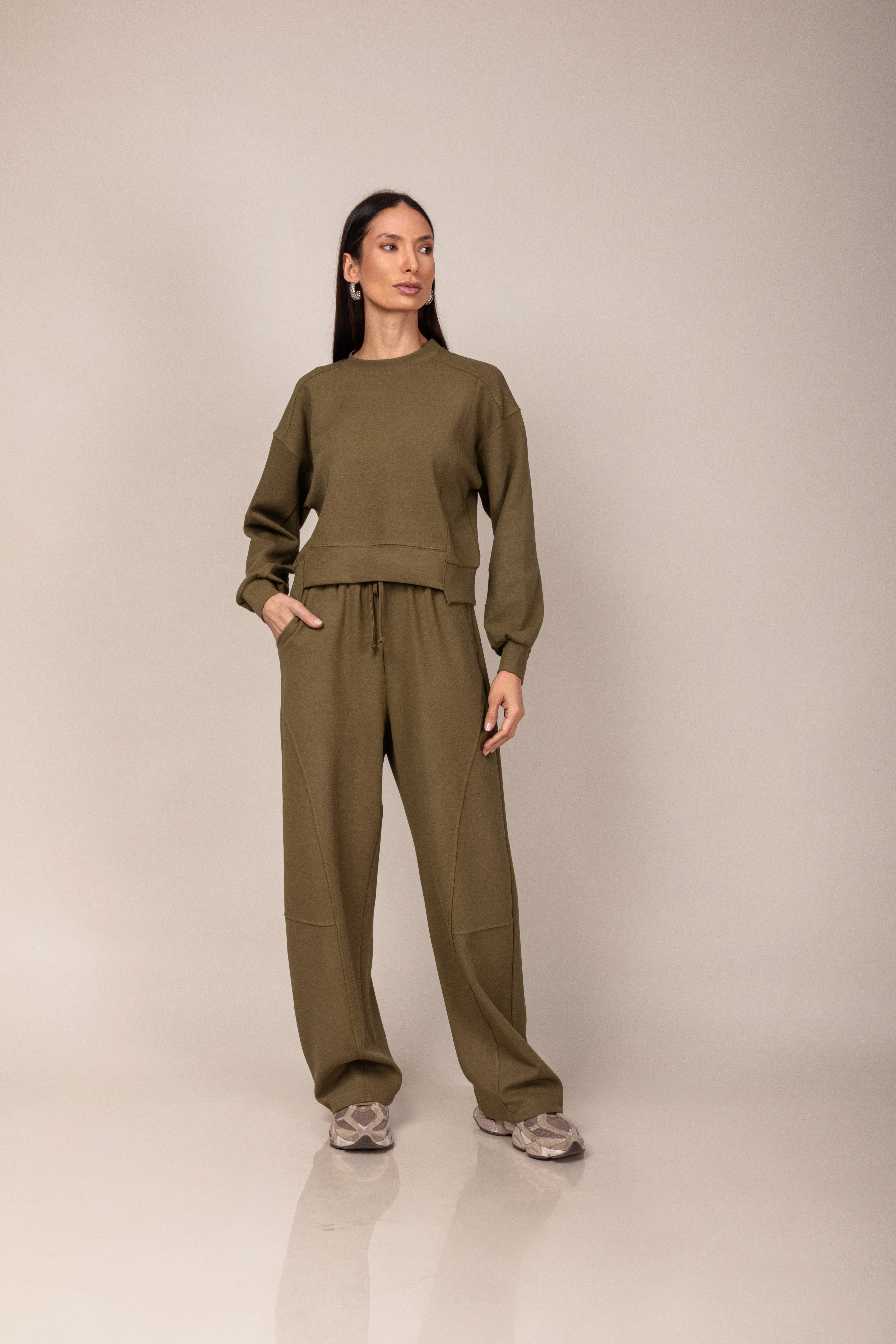 Conjunto casual wide leg com recortes