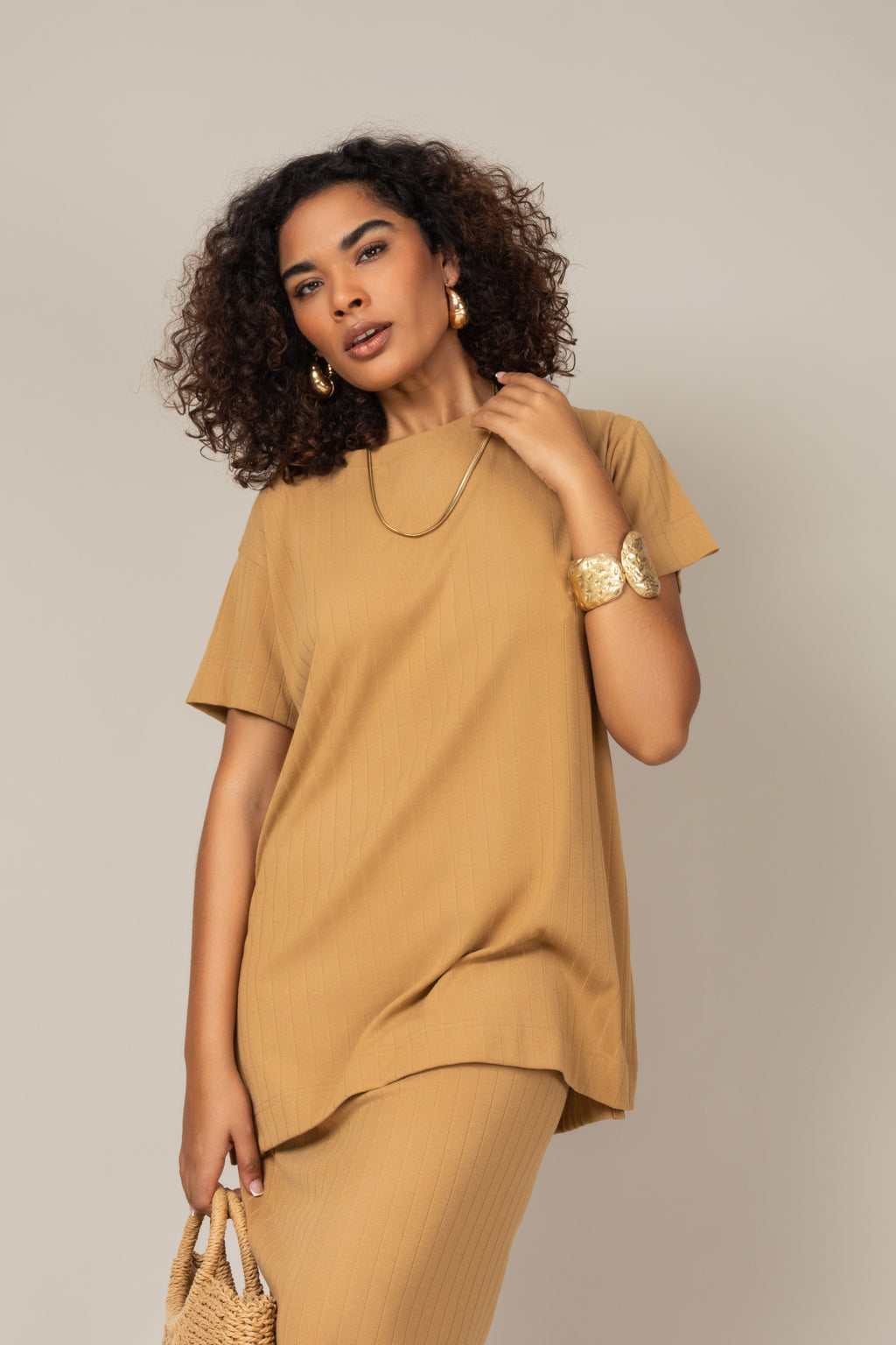 Conjunto canelado blusa e saia midi
