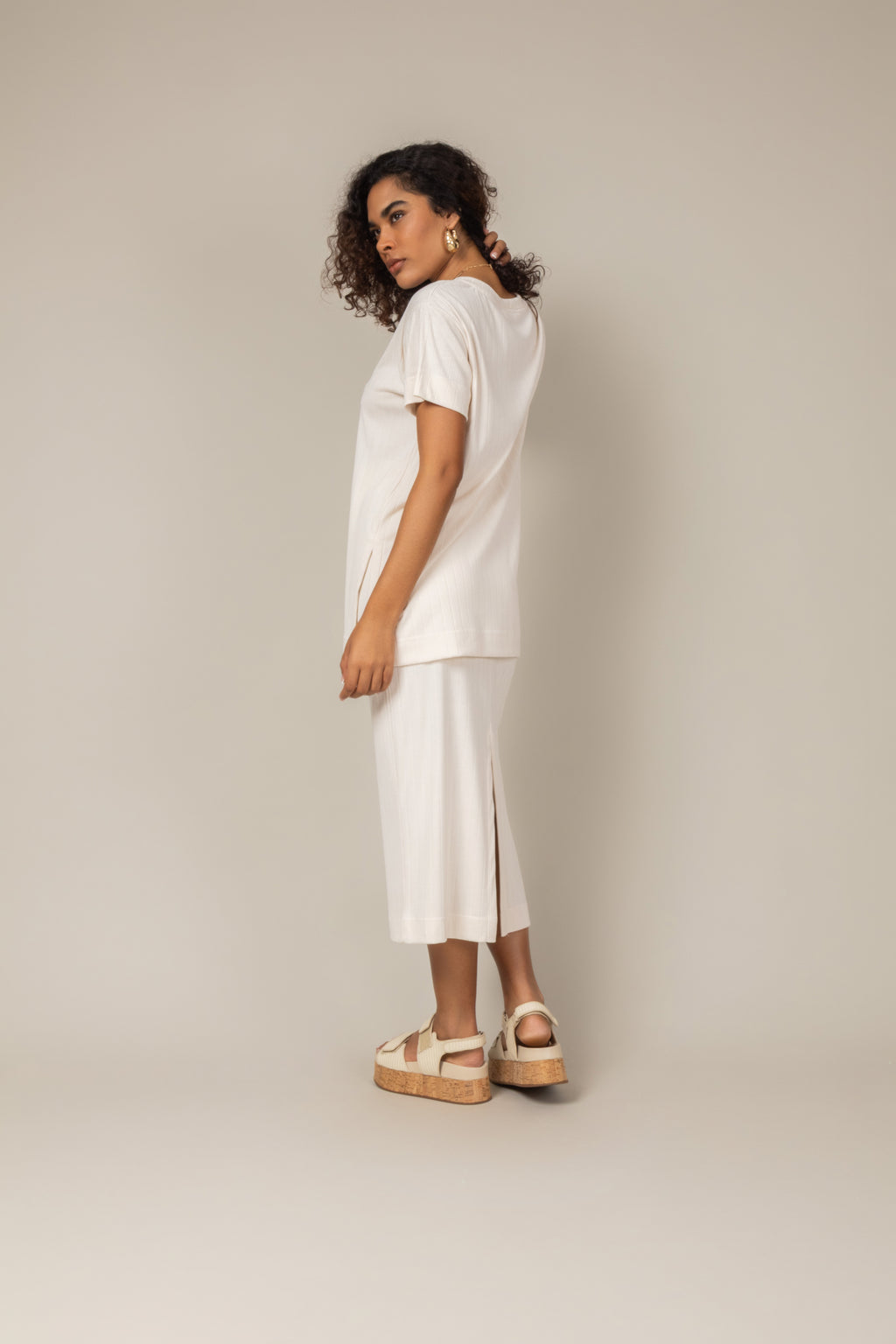 Conjunto canelado blusa e saia midi