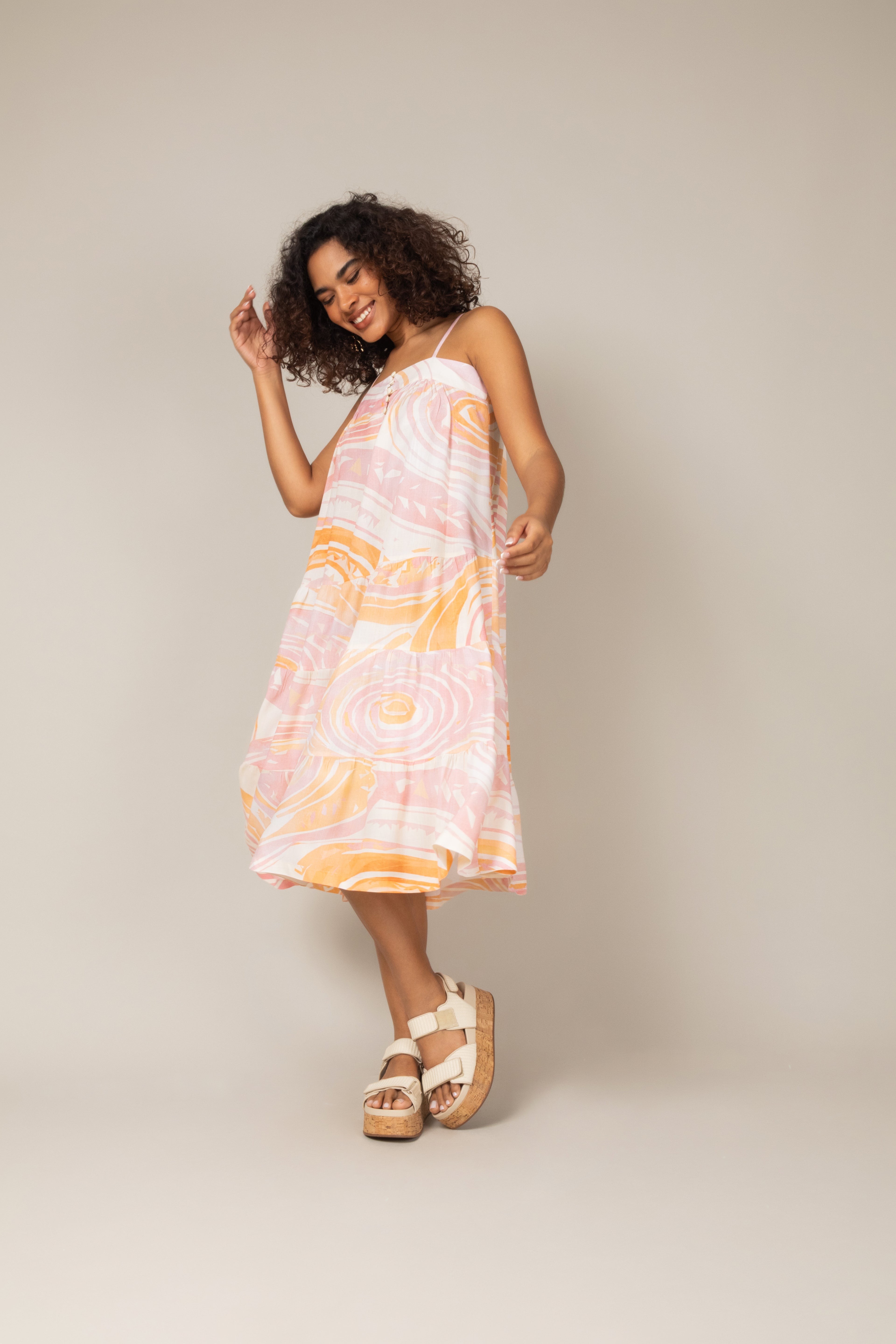 Vestido midi com estampas