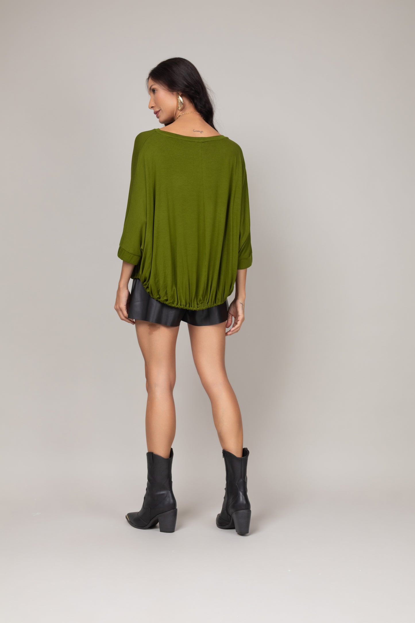 Blusa ampla com ajuste na barra
