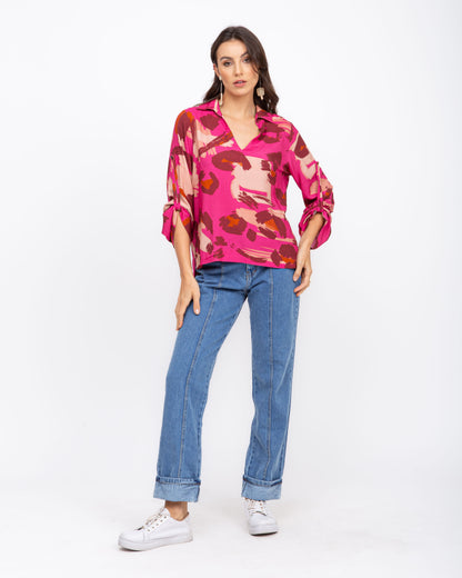 Blusa em viscose estampa animal print estilizado magenta