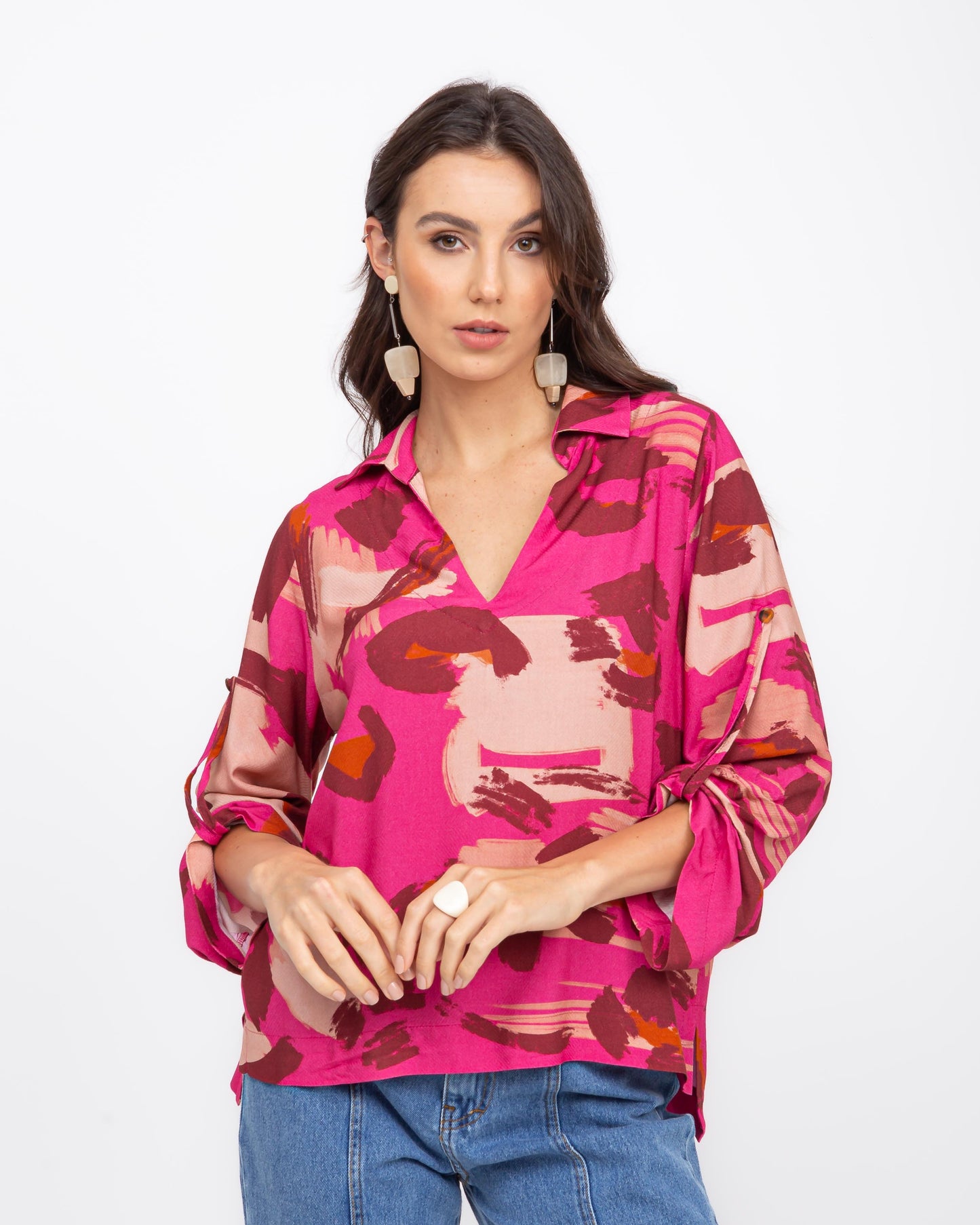 Blusa em viscose estampa animal print estilizado magenta