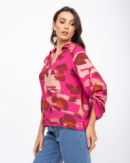 Blusa em viscose estampa animal print estilizado magenta