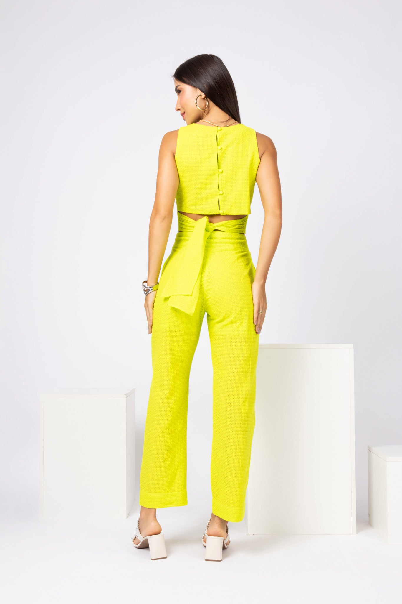 Conjunto de top e calça laise bordada