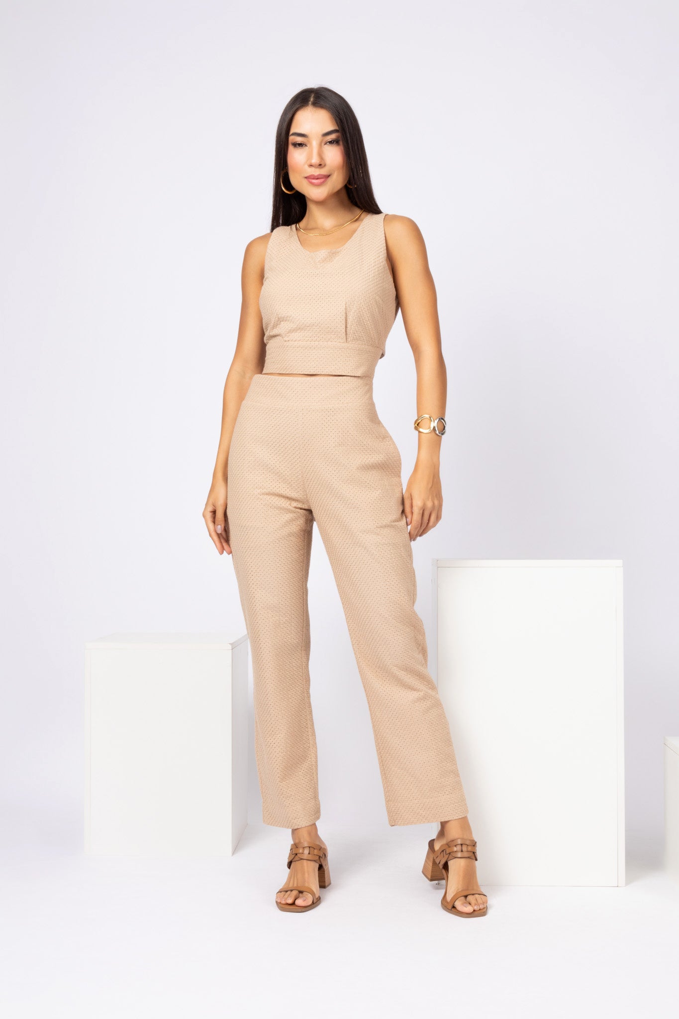 Conjunto de top e calça laise bordada