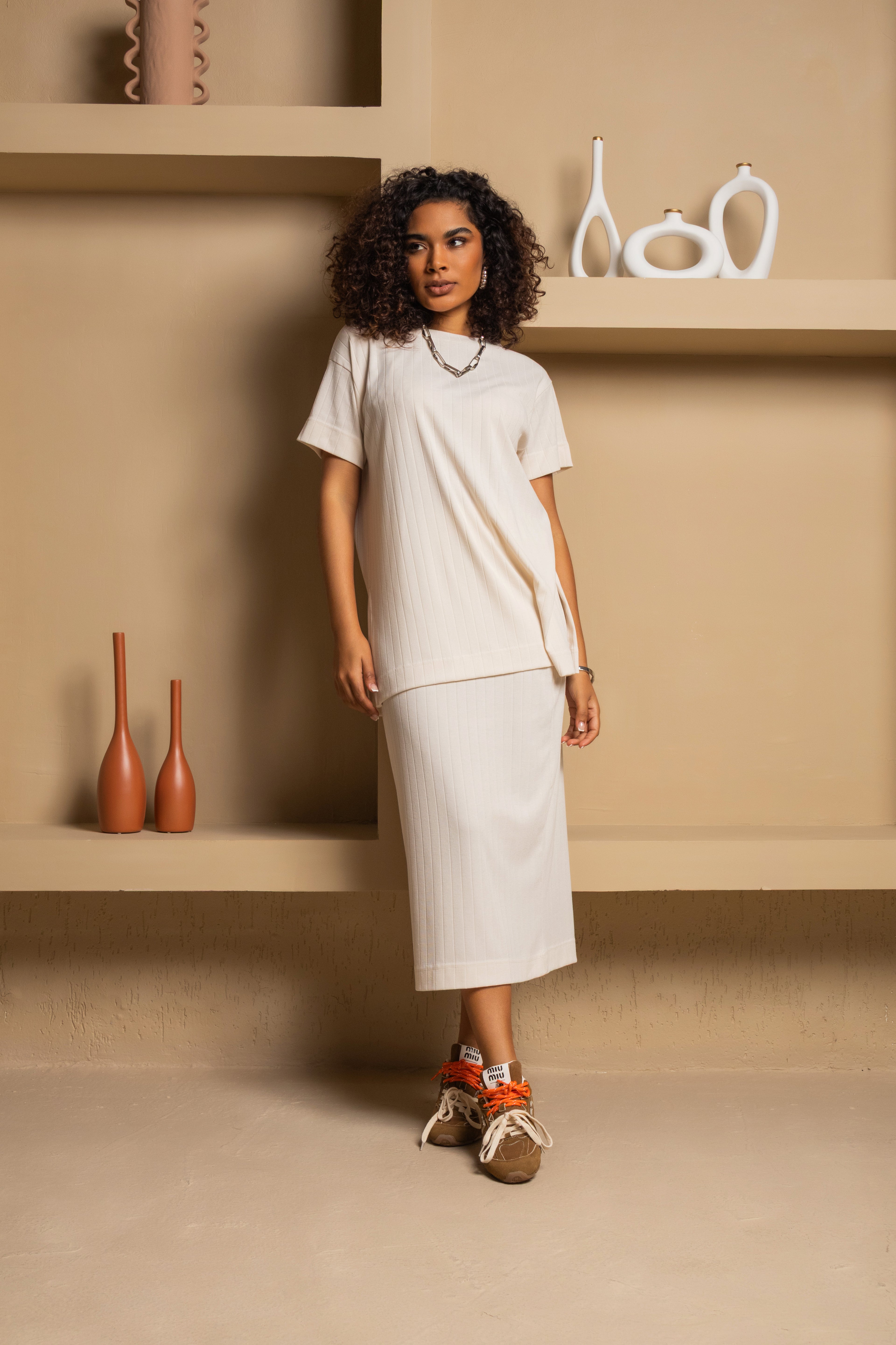 Conjunto canelado blusa e saia midi