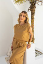 Conjunto saia midi com blusa em malha