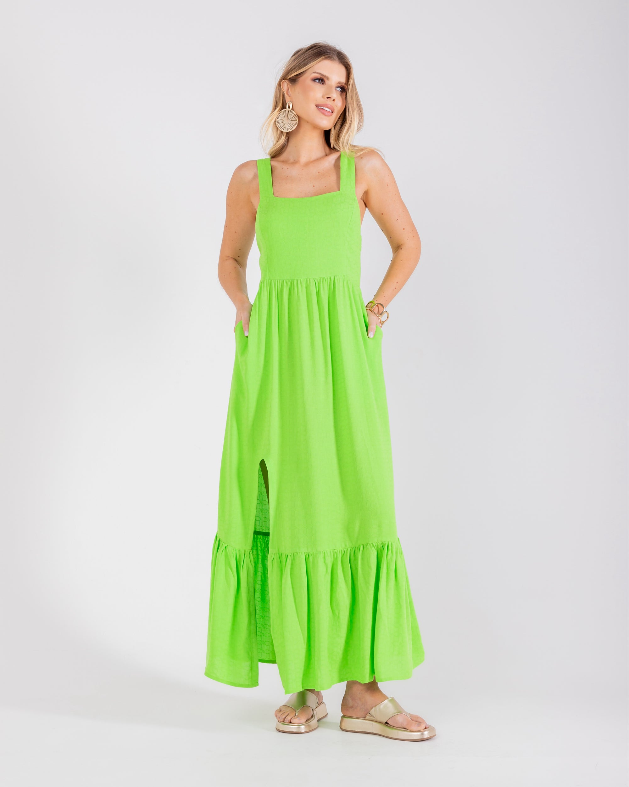 Vestido longo com babado maria e fenda