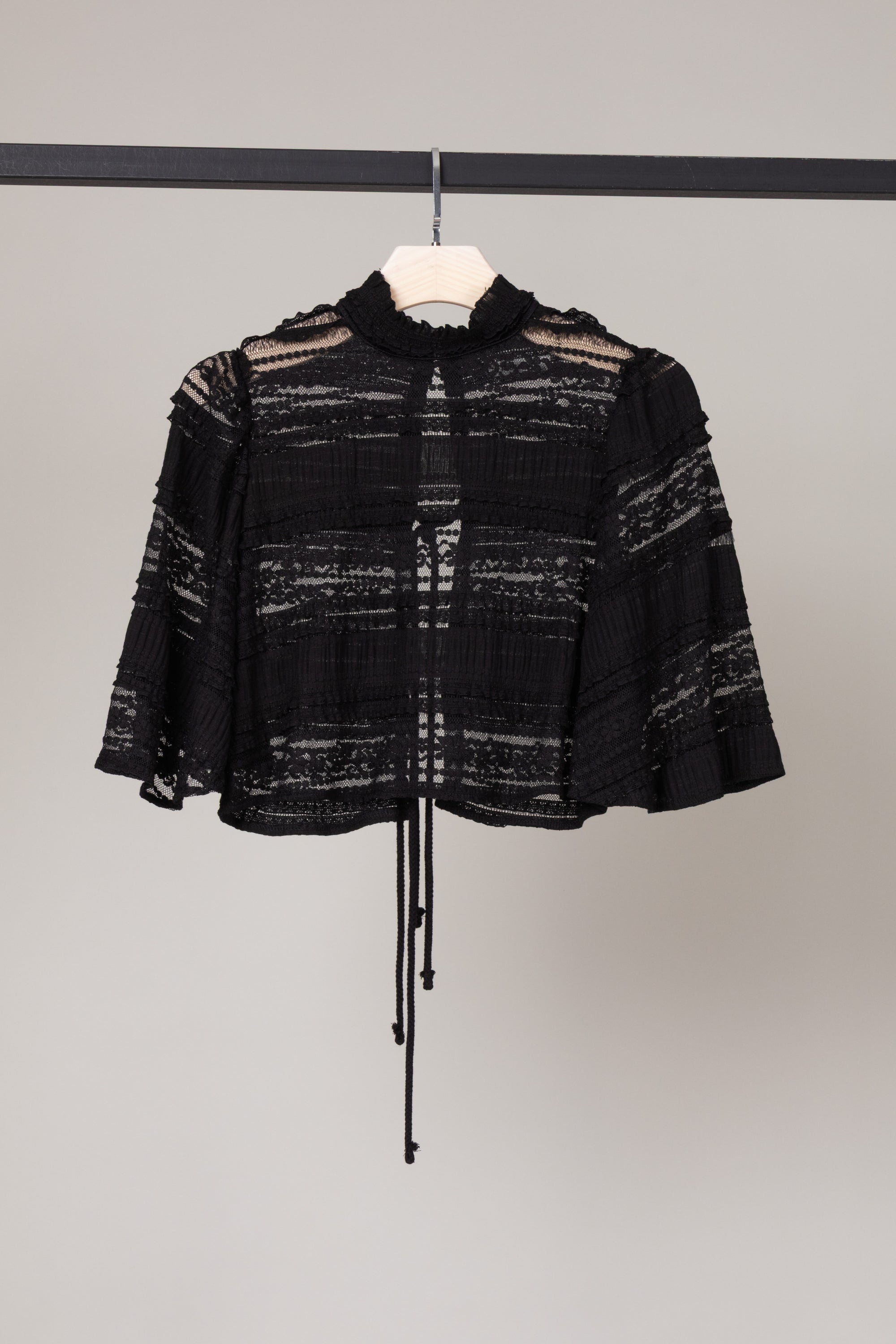 Blusa cropped de renda