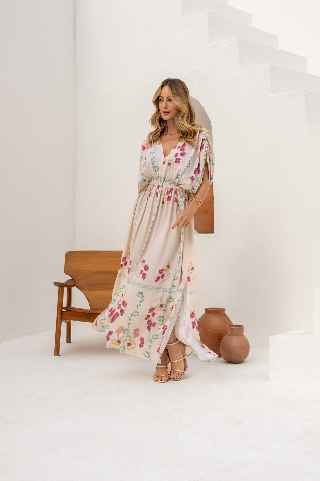 Vestido longo estampado com decote V