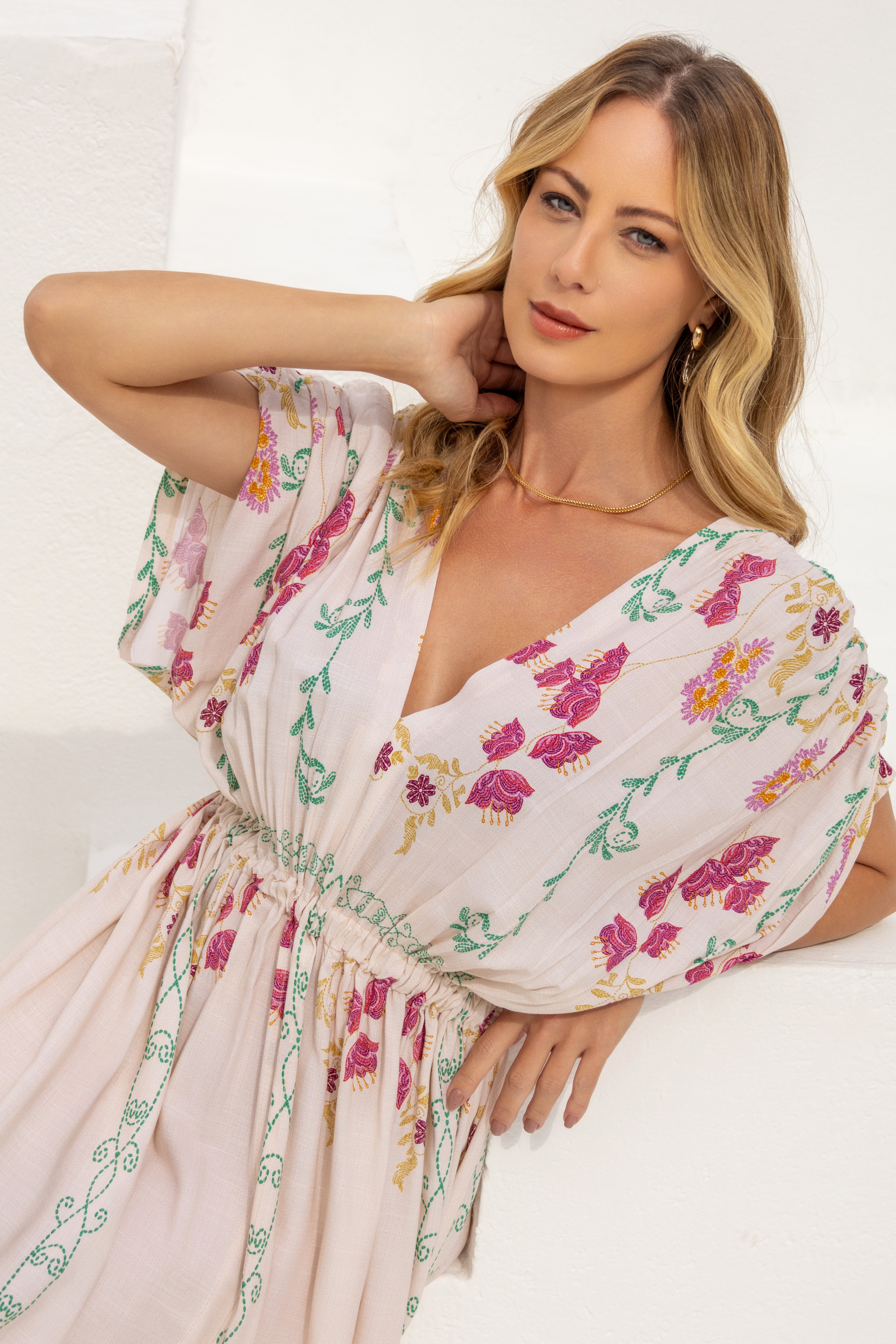 Vestido longo estampado com decote V