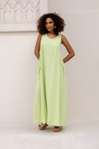 Vestido longo com bolsos laterais