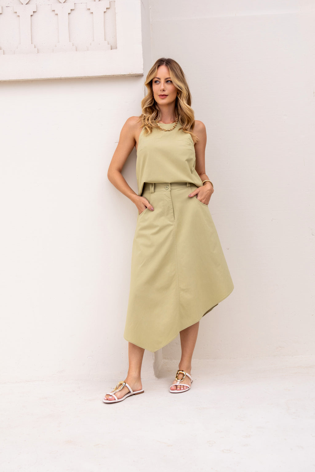 Conjunto top regata e saia assimétrica