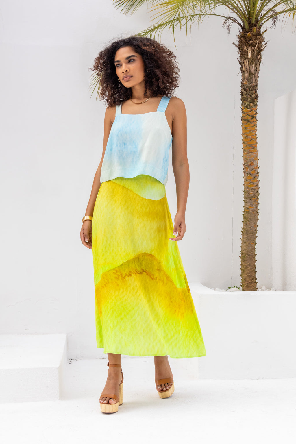 Conjunto cropped e saia midi com fenda