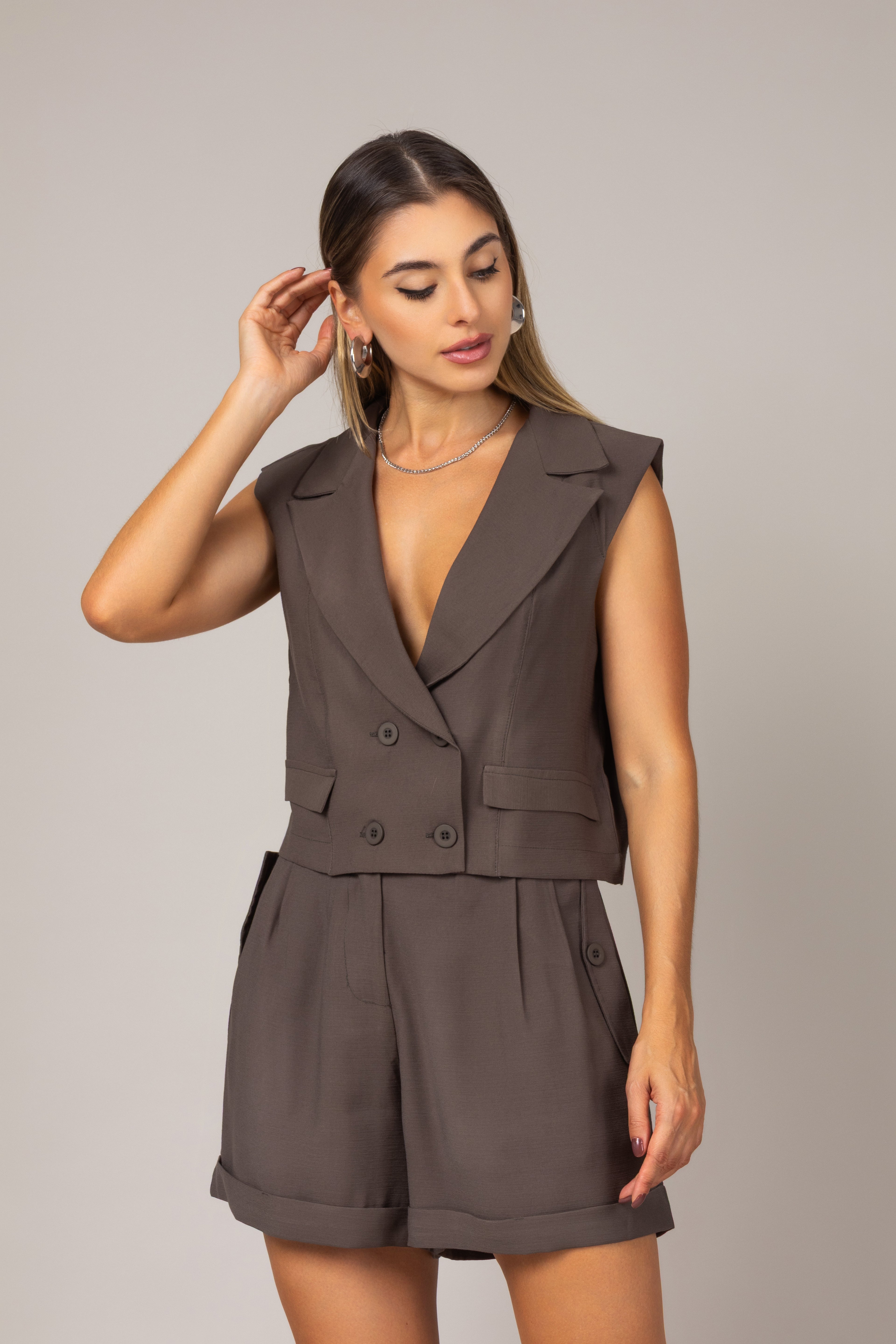Conjunto de colete e shorts alfaiataria