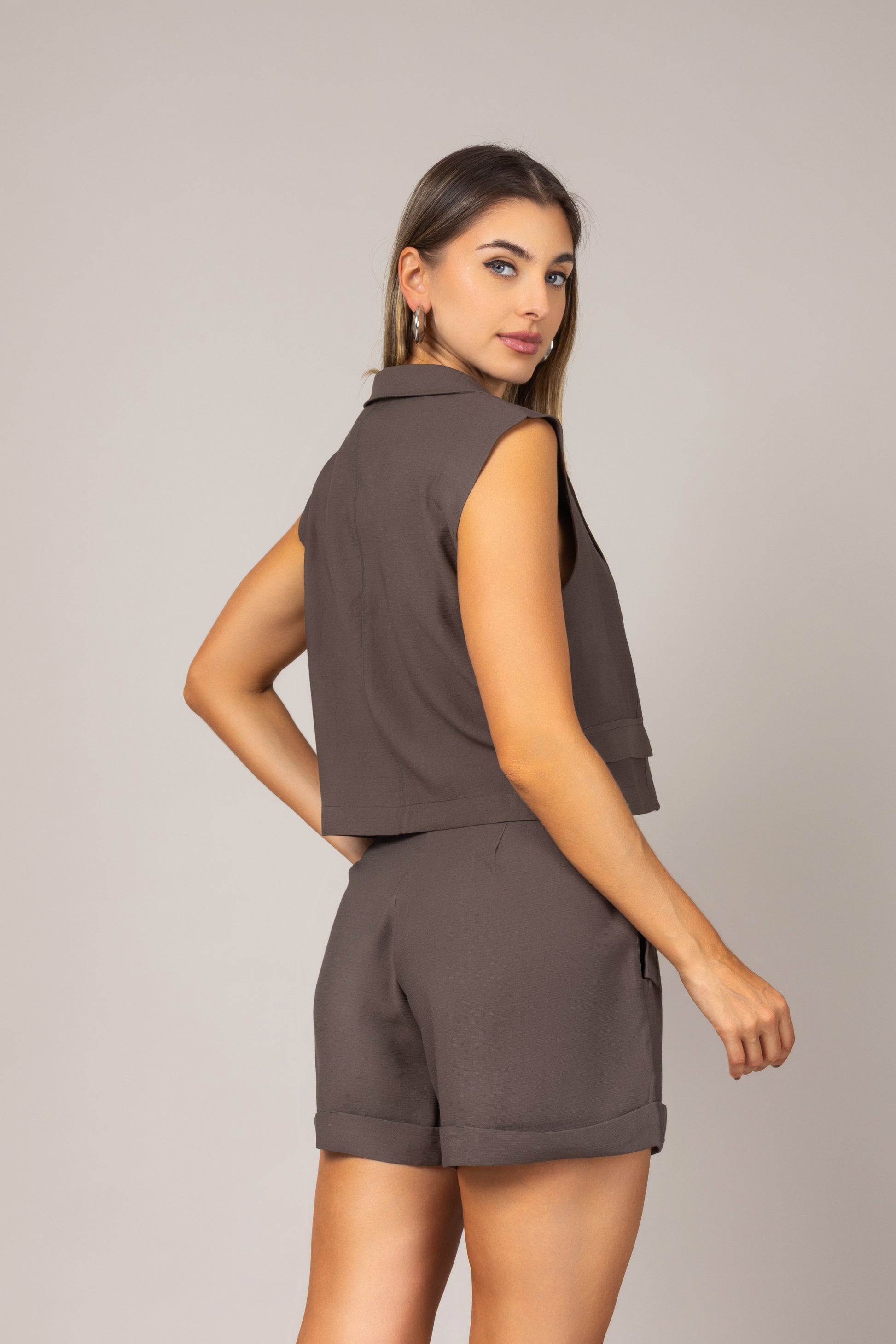 Conjunto de colete e shorts alfaiataria