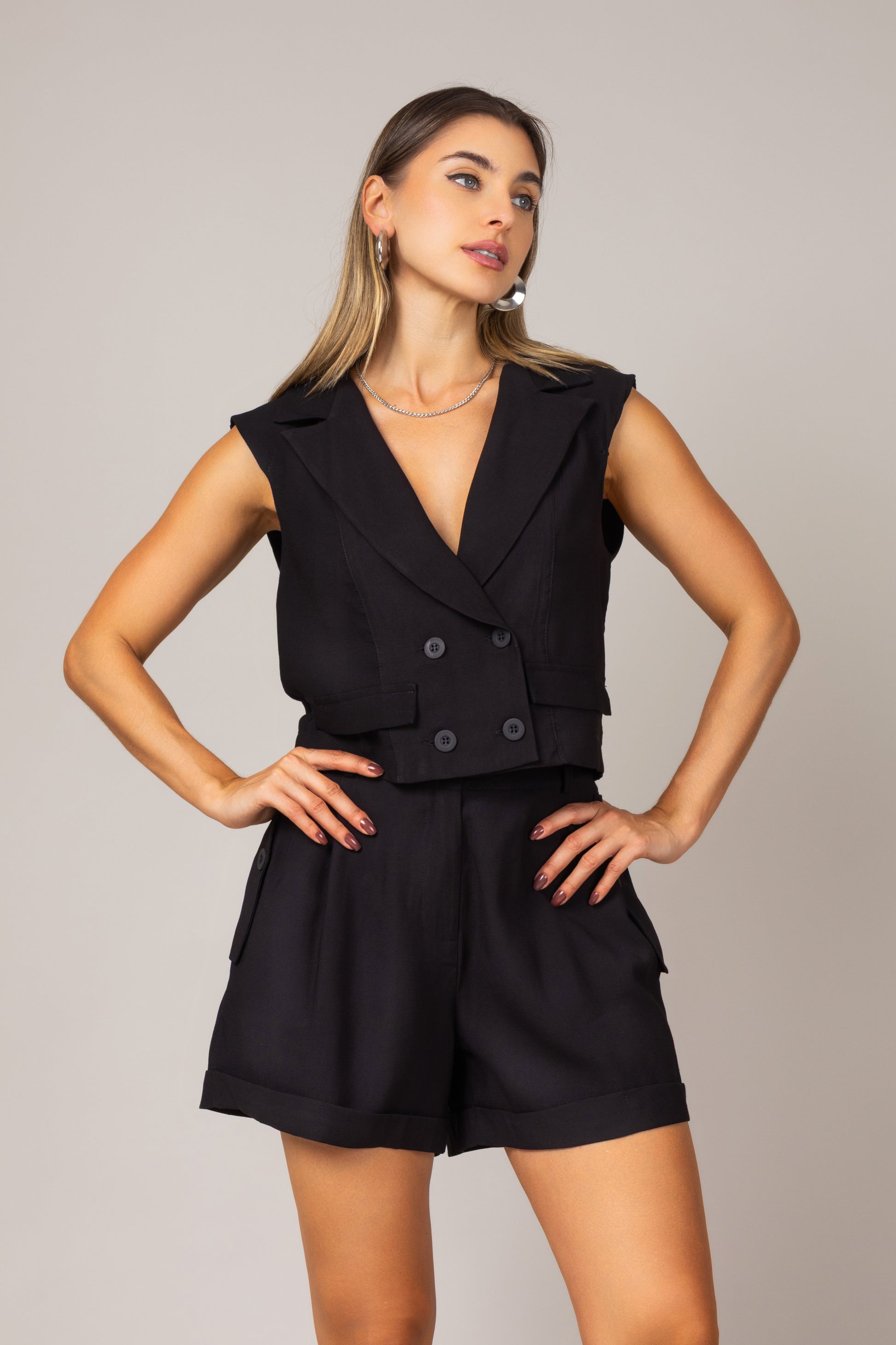 Conjunto de colete e shorts alfaiataria