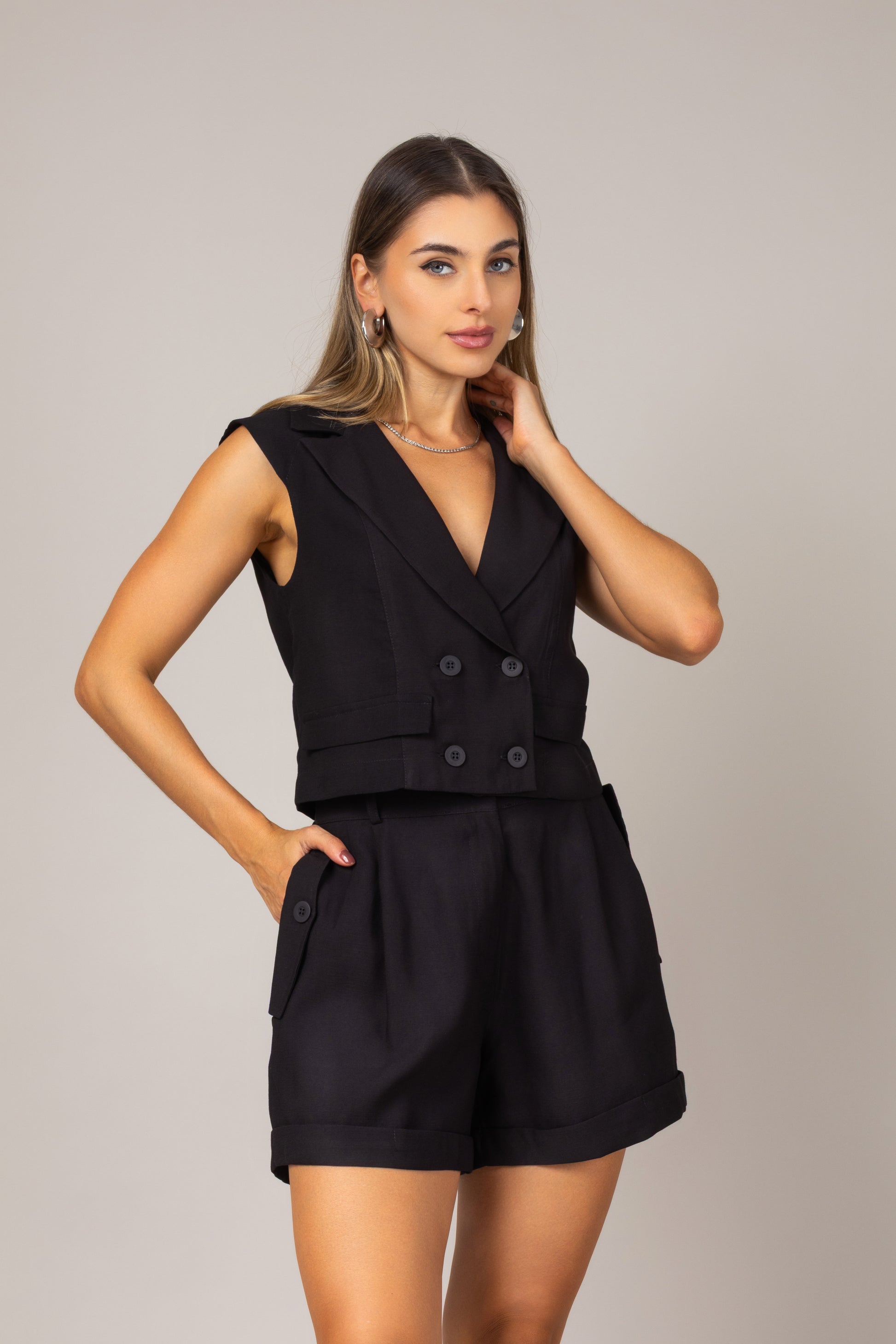 Conjunto de colete e shorts alfaiataria