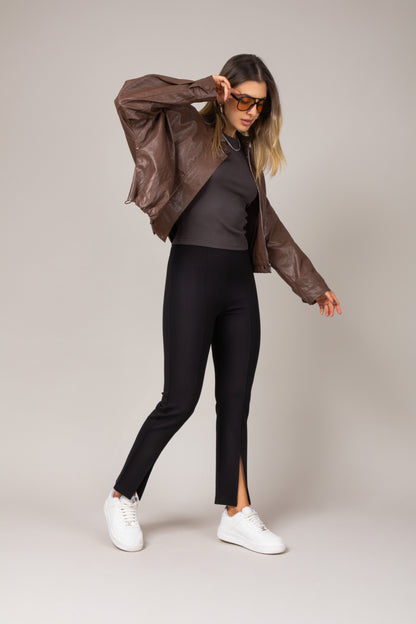 Calça legging com detalhe na barra