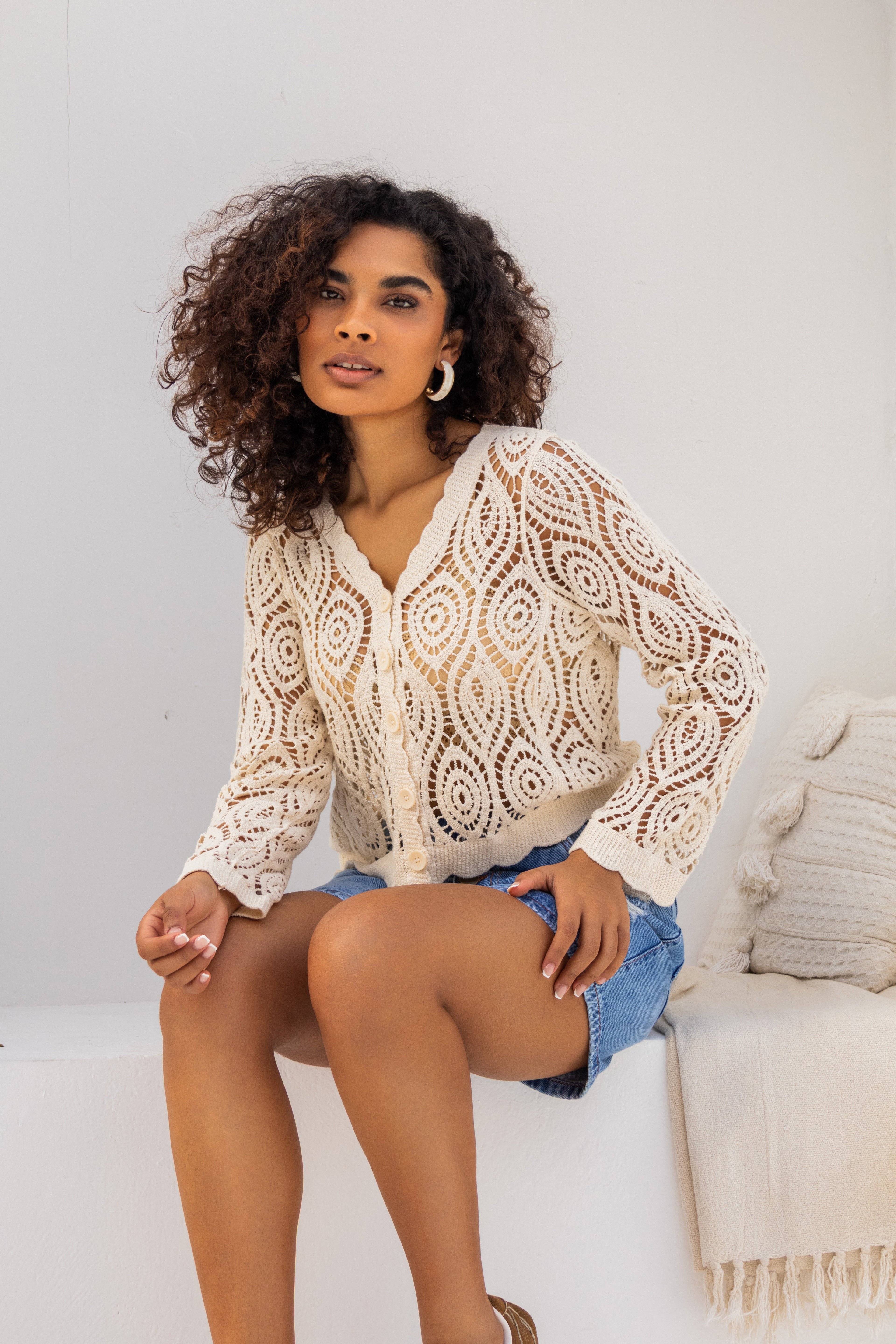 Cardigan em crochê com detalhes