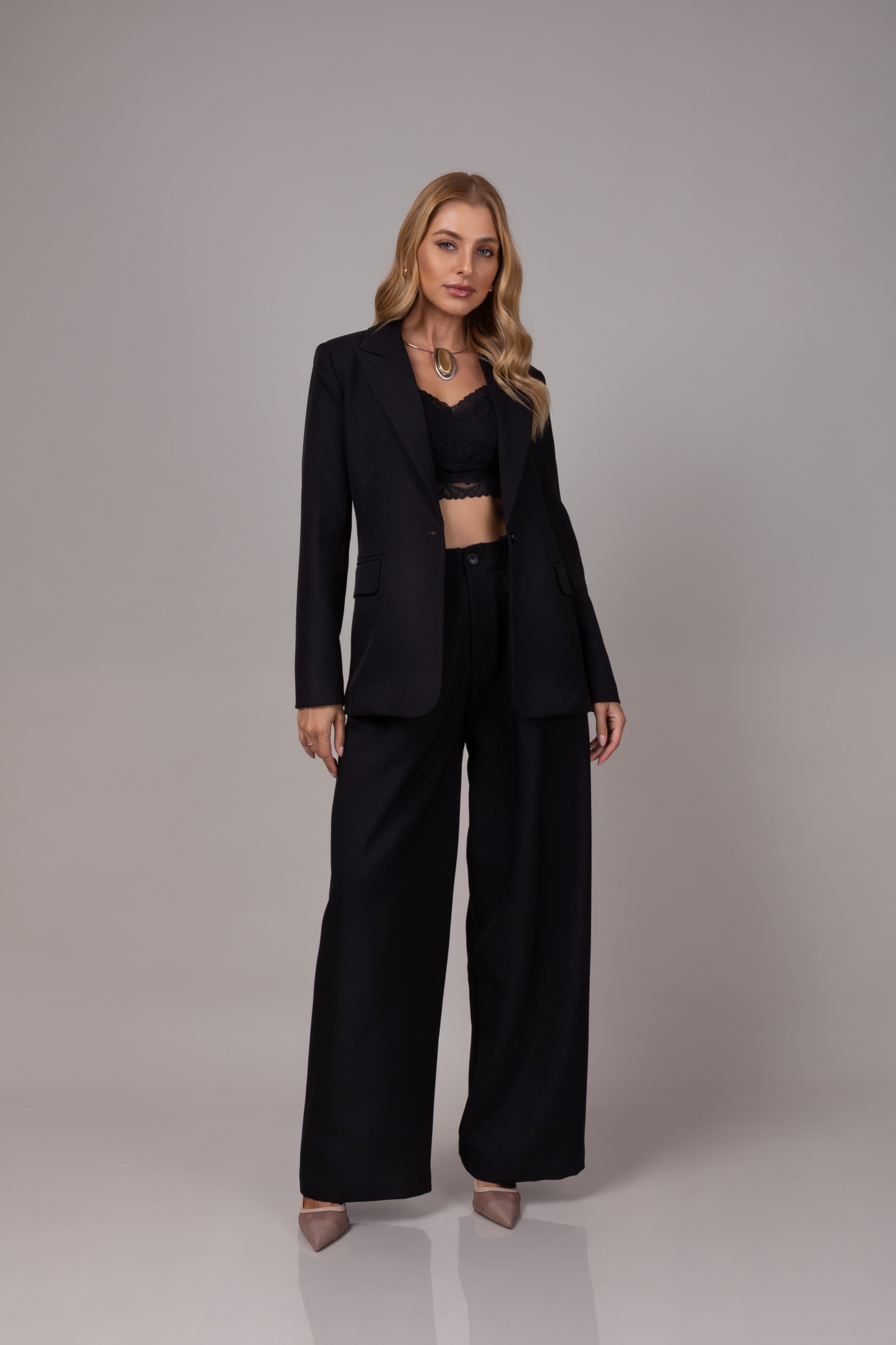 Calça alfaiataria com pregas
