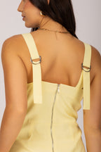 Vestido midi com recorte