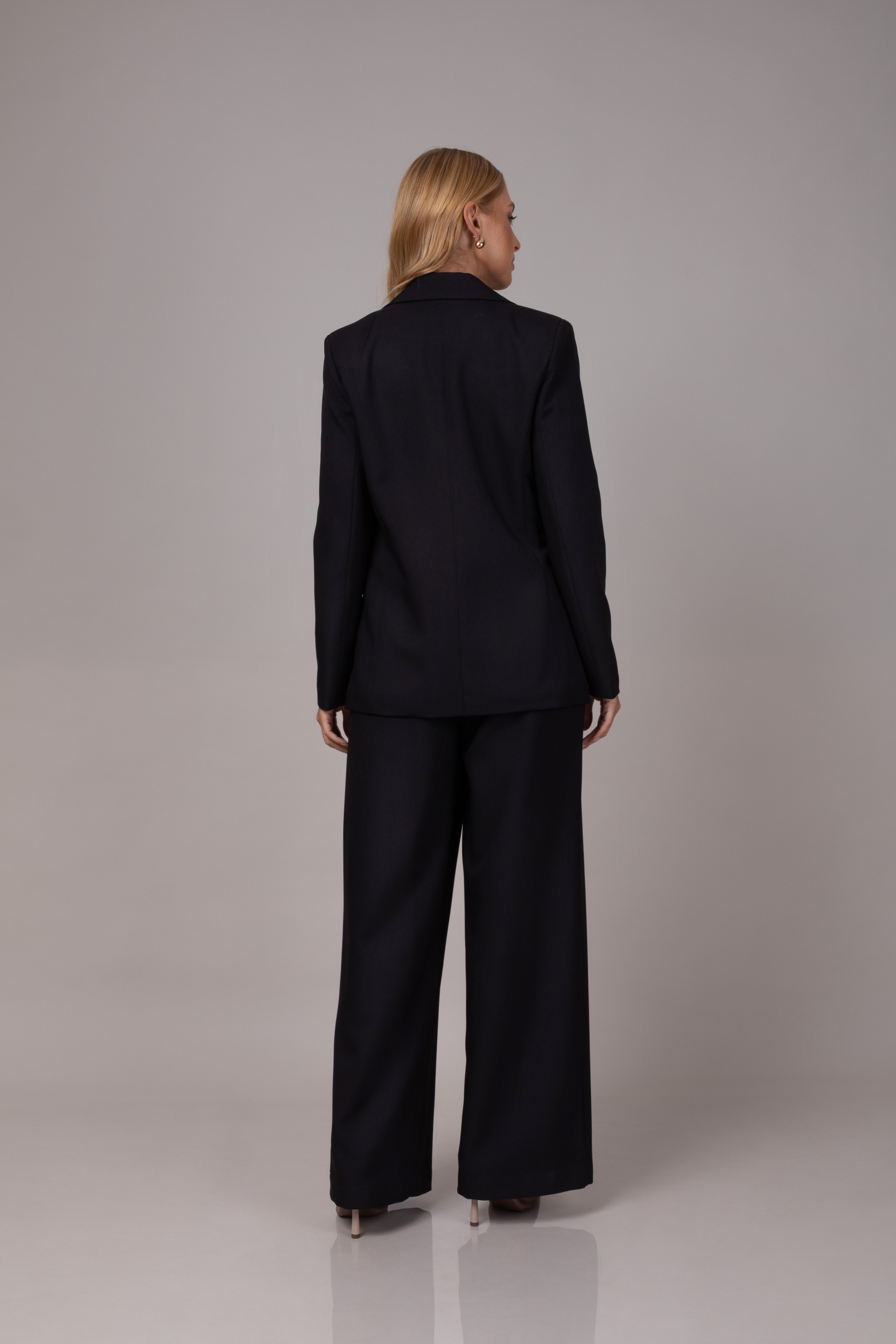 Calça alfaiataria com pregas