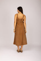 Vestido midi com recorte