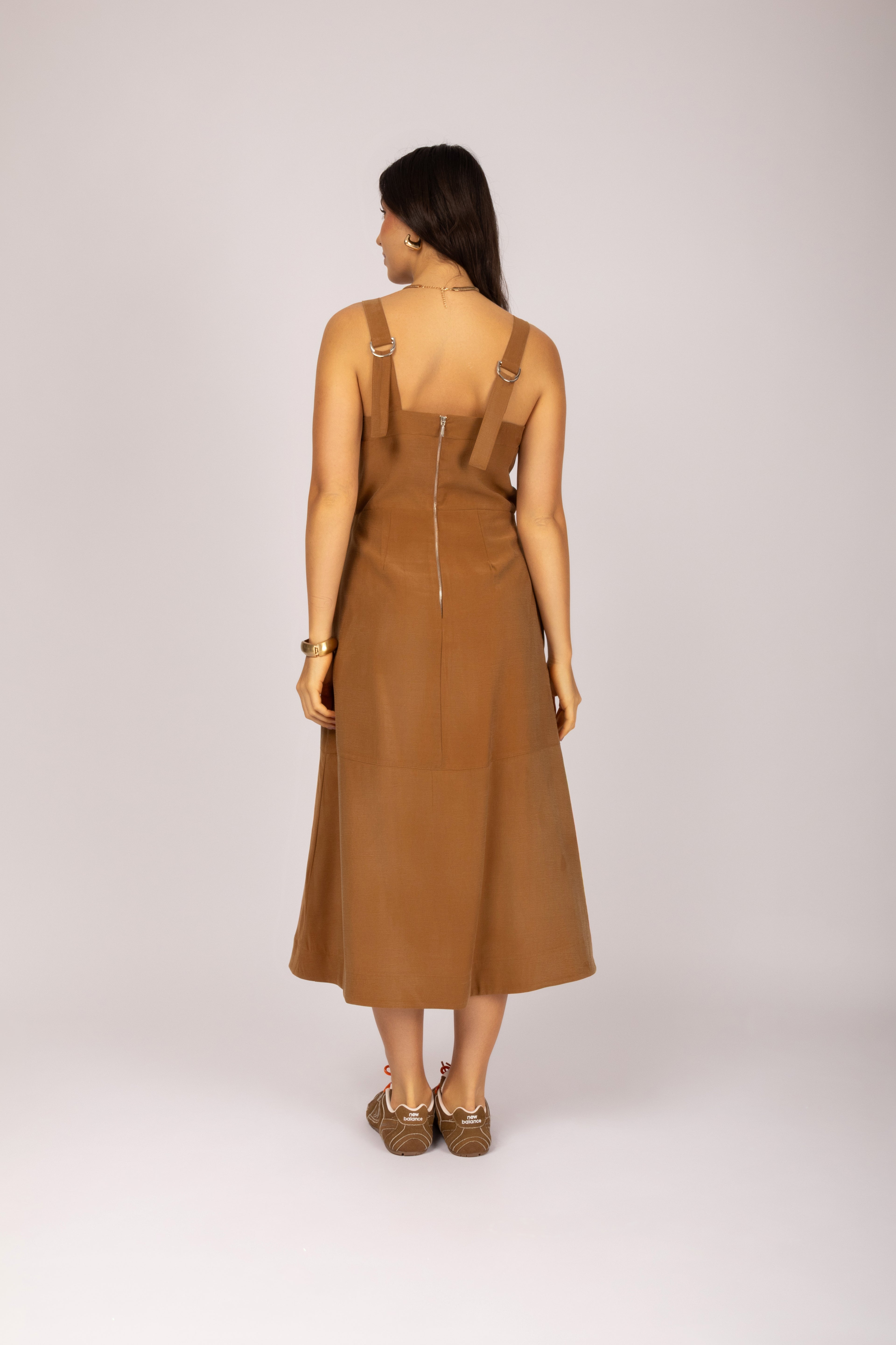 Vestido midi com recorte