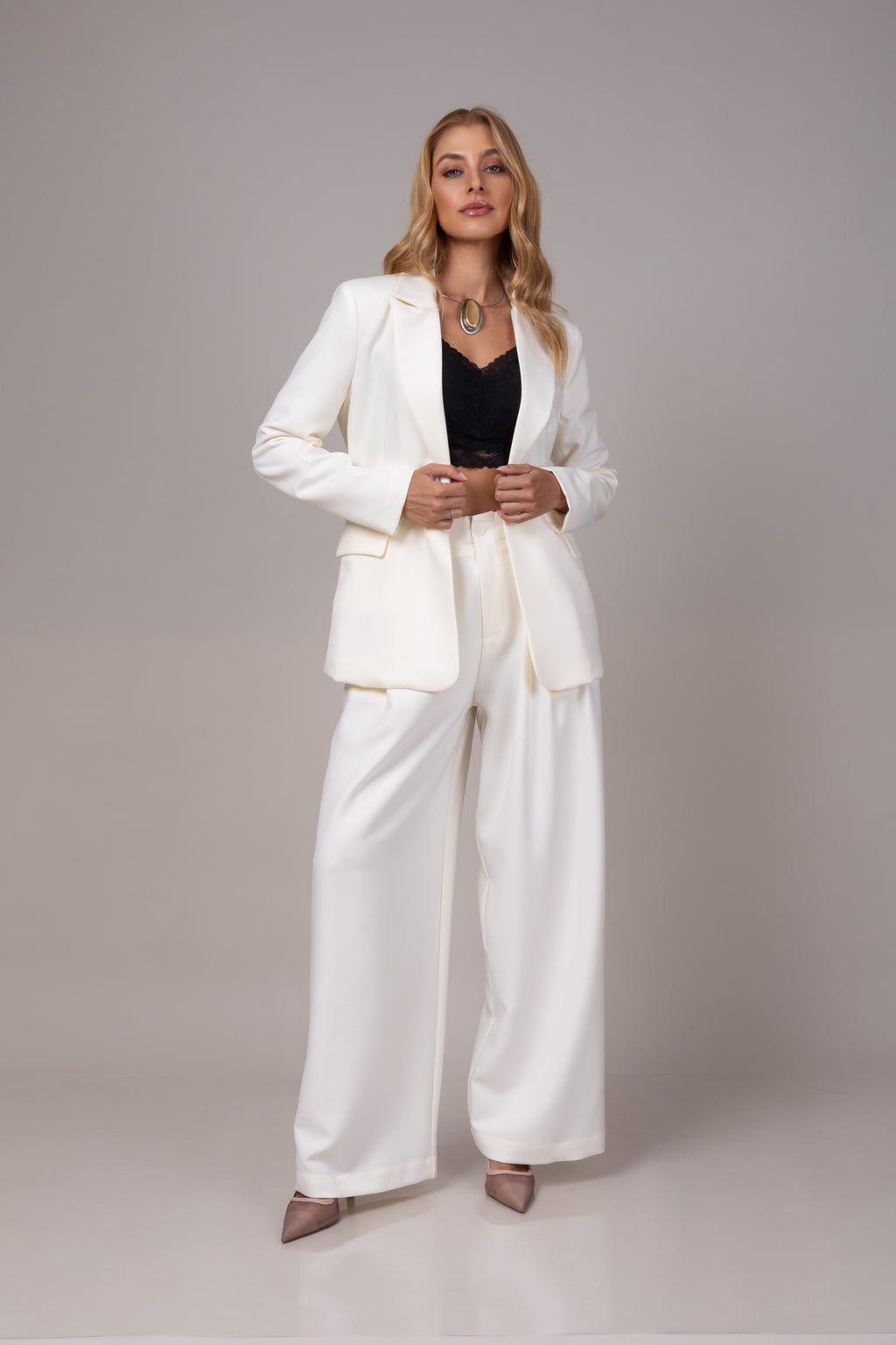Calça alfaiataria com pregas
