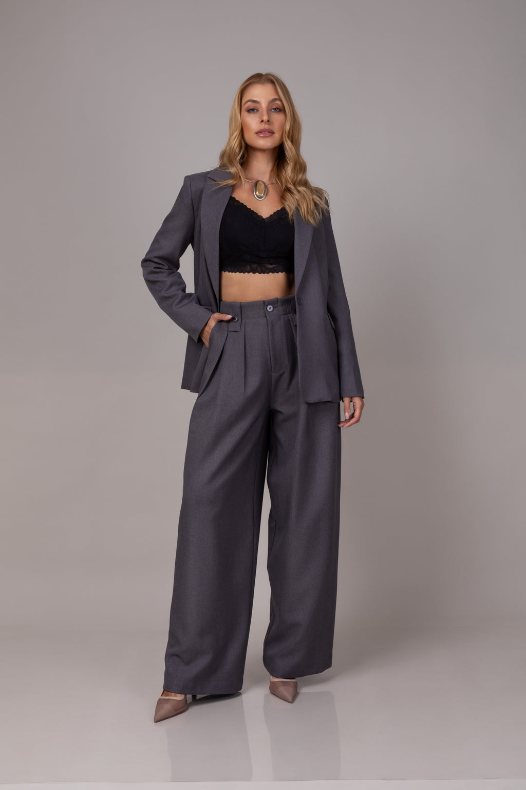 Calça alfaiataria com pregas