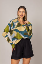 Blusa manga longa com estampa abstrata